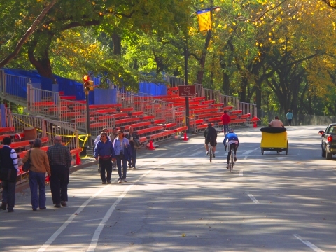 NY-New_York_City_Marathon_2006-Set_Up-Viewing_Stands-05.jpg