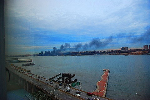 NY-NJ-2_Boats_Burn-Weehawken_Waterfront04.JPG