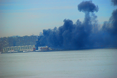 NY-NJ-2_Boats_Burn-Weehawken_Waterfront05.JPG