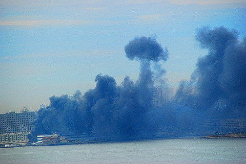 NY-NJ-2_Boats_Burn-Weehawken_Waterfront06.JPG