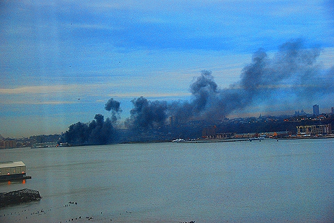 NY-NJ-2_Boats_Burn-Weehawken_Waterfront09.JPG