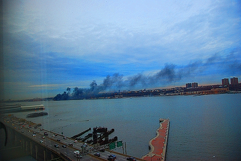 NY-NJ-2_Boats_Burn-Weehawken_Waterfront10.JPG