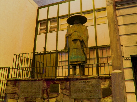 NY- NY_Buddhist_Church-Jodo_Shinsu_Sect-Shinran_Shonin_Statue-331_Riverside_Dr-01.jpg