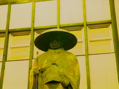 NY- NY_Buddhist_Church-Jodo_Shinsu_Sect-Shinran_Shonin_Statue-331_Riverside_Dr-02.jpg