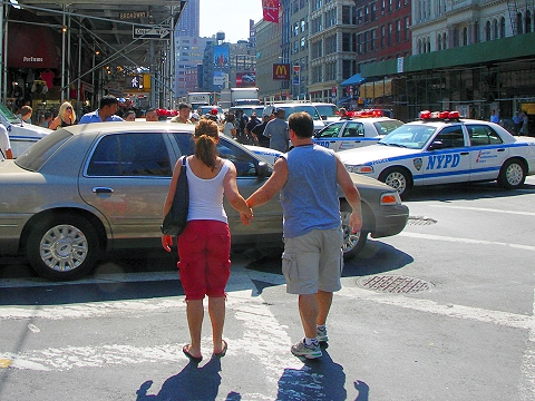 NY-NYPD-Street_Fight_at_Canal_and_Broadway-01.JPG