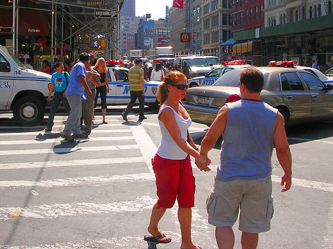 NY-NYPD-Street_Fight_at_Canal_and_Broadway-02.JPG