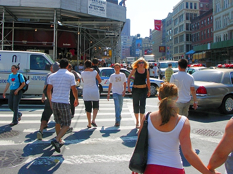 NY-NYPD-Street_Fight_at_Canal_and_Broadway-03.JPG