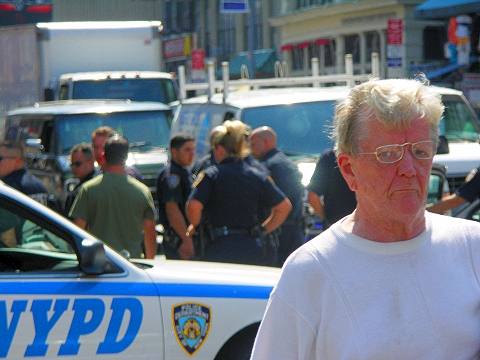 NY-NYPD-Street_Fight_at_Canal_and_Broadway-06.JPG