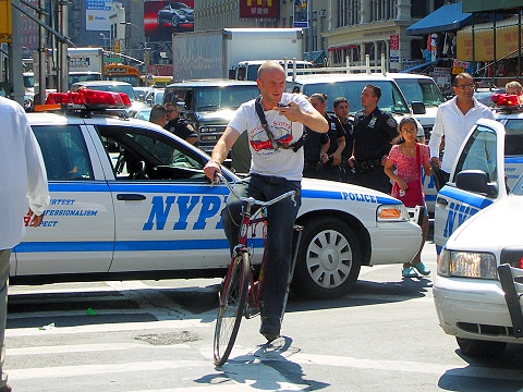 NY-NYPD-Street_Fight_at_Canal_and_Broadway-09.JPG