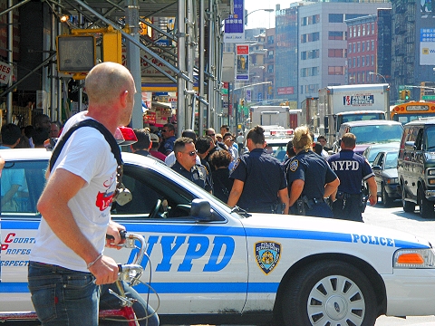 NY-NYPD-Street_Fight_at_Canal_and_Broadway-10.JPG