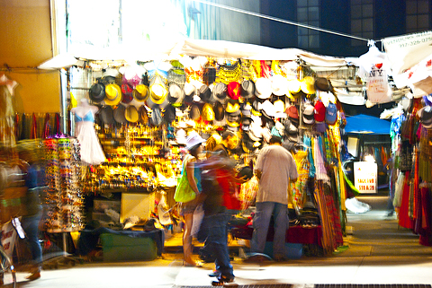 NY-Outdoor_Flea_Market_in_Greenwich_Village_at_night-14.jpg