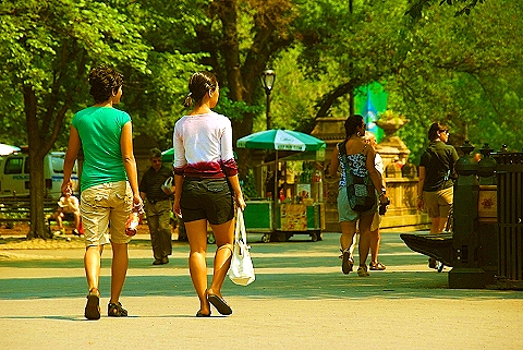 NY-People_in_Central_Park_on_a_Saturday_Morning-Summer-2008-19.JPG