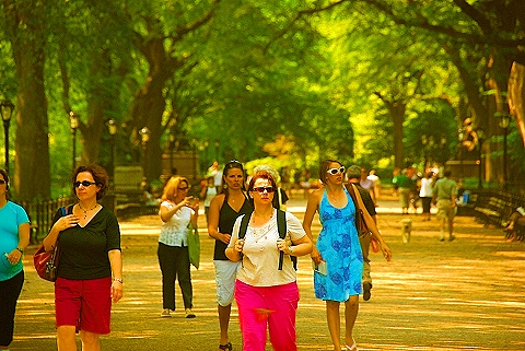 NY-People_in_Central_Park_on_a_Saturday_Morning-Summer-2008-30.JPG