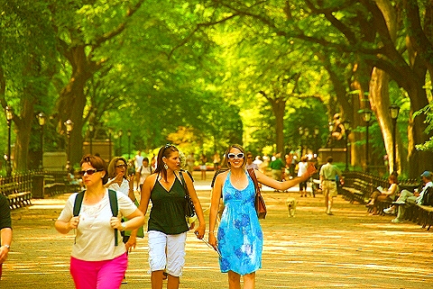 NY-People_in_Central_Park_on_a_Saturday_Morning-Summer-2008-32.JPG
