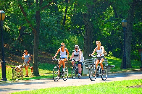 NY-People_in_Riverside_Park-Summer-2008-03.JPG