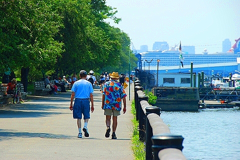 NY-People_in_Riverside_Park-Summer-2008-14.JPG