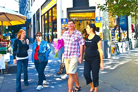 NY-People_Watching_on_Broadway-Fall-2009-Upper_Westside-01.jpg