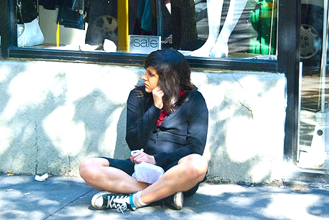 NY-People_Watching_on_Broadway-Fall-2009-Upper_Westside-04.jpg
