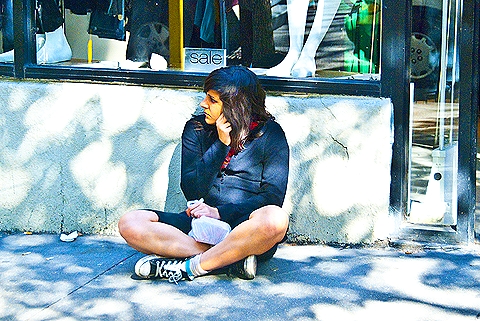NY-People_Watching_on_Broadway-Fall-2009-Upper_Westside-05.jpg