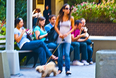 NY-People_Watching_on_Broadway-Fall-2009-Upper_Westside-09.jpg