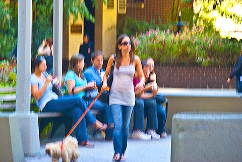 NY-People_Watching_on_Broadway-Fall-2009-Upper_Westside-10.jpg