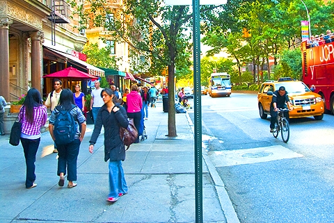 NY-People_Watching_on_Broadway-Fall-2009-Upper_Westside-12.jpg