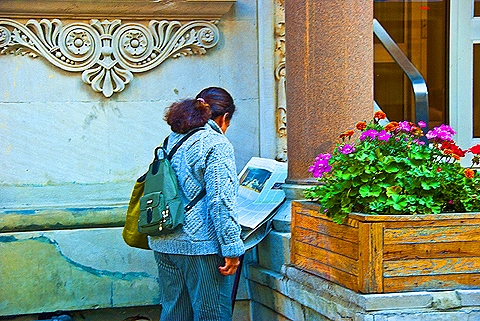 NY-People_Watching_on_Broadway-Fall-2009-Upper_Westside-15.jpg