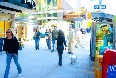 NY-People_Watching_on_Broadway-Fall-2009-Upper_Westside-20.jpg