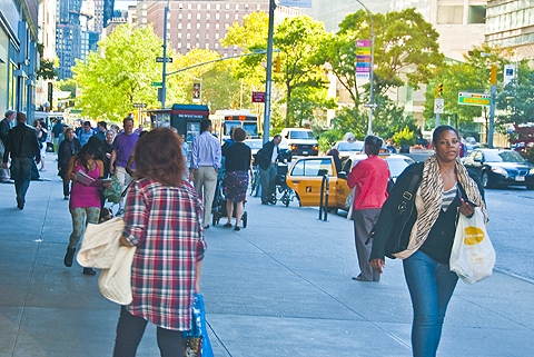NY-People_Watching_on_Broadway-Fall-2009-Upper_Westside-21.jpg