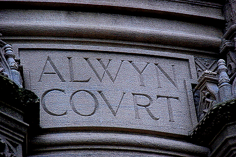 NY-Petrossian-Alwyn_Court-08-Gargoyles_and_Sculpture_Reliefs.JPG