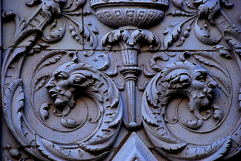 NY-Petrossian-Alwyn_Court-11-Gargoyles_and_Sculpture_Reliefs.JPG