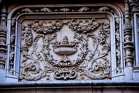 NY-Petrossian-Alwyn_Court-12-Gargoyles_and_Sculpture_Reliefs.JPG