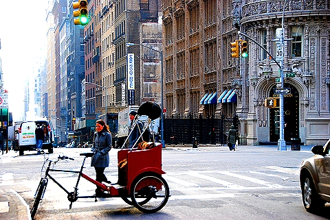 NY-Petrossian-Alwyn_Court-15-Pedicabs_and_People.JPG