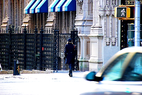 NY-Petrossian-Alwyn_Court-18-Pedicabs_and_People.JPG