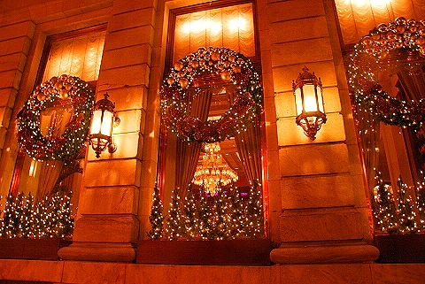 NY-Plaza_Hotel_at_Christmas_Time-12.JPG