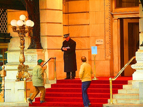 NY-Plaza_Hotel_Doorman-and-Larry_David-05.JPG