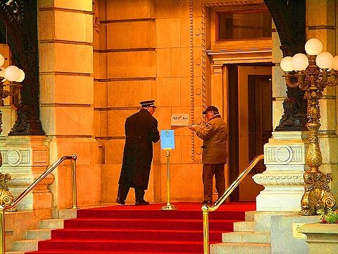 NY-Plaza_Hotel_Doorman-and-Larry_David-07.JPG
