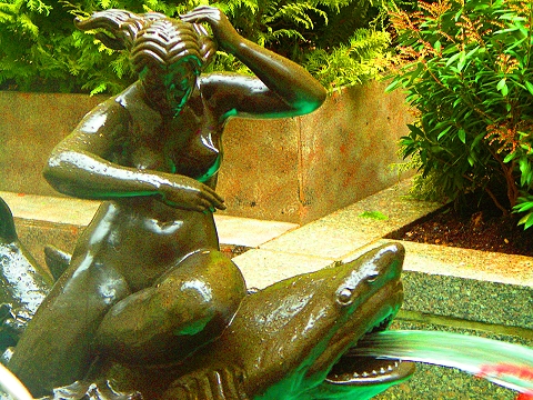 NY-Rockefeller_Center-Fountains-03.jpg