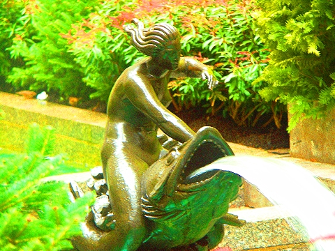NY-Rockefeller_Center-Fountains-04.jpg
