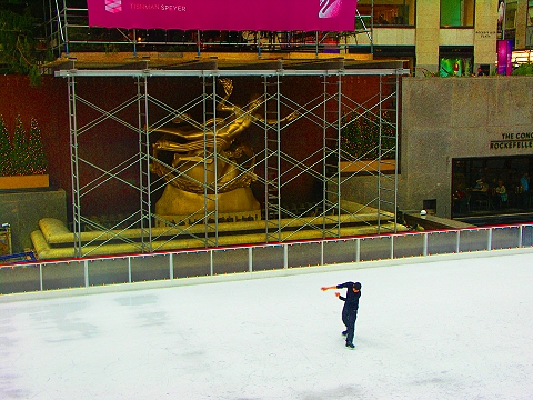 NY-Rockefeller_Center-Skating-02.jpg