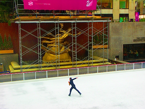 NY-Rockefeller_Center-Skating-03.jpg