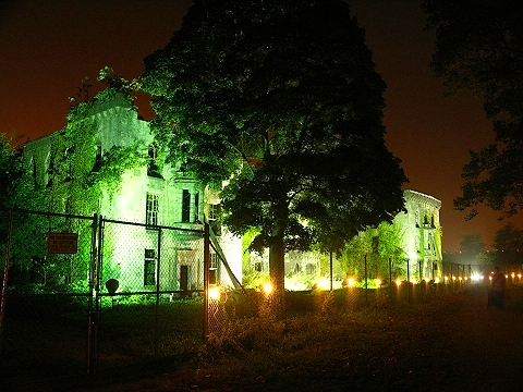 NY-Roosevelt_Island-Renwick_Ruins-Island_Hospital-02.JPG
