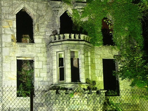 NY-Roosevelt_Island-Renwick_Ruins-Island_Hospital-05.JPG