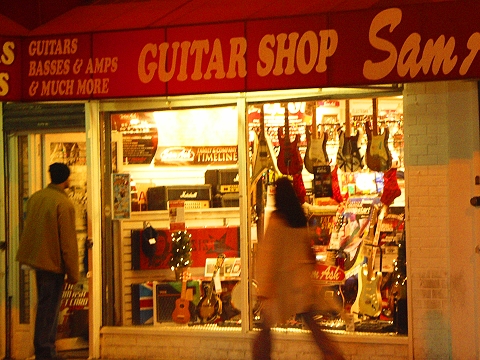 NY-Sam_Ash_Music-48th_Between_6th_and_7th-01.JPG
