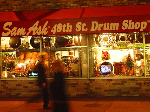 NY-Sam_Ash_Music-48th_Between_6th_and_7th-04.JPG