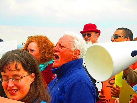 NY-Save_Coney_Island-Playground_of_The_World-Protest-2008_Beach_opening-05.JPG