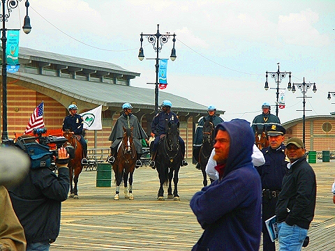 NY-Save_Coney_Island-Playground_of_The_World-Protest-2008_Beach_opening-10.JPG