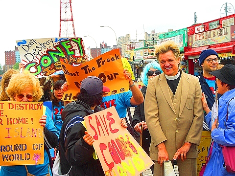 NY-Save_Coney_Island-Playground_of_The_World-Protest-2008_Beach_opening-14.JPG
