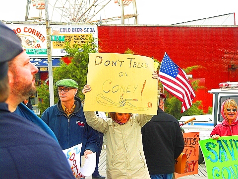 NY-Save_Coney_Island-Playground_of_The_World-Protest-2008_Beach_opening-15.JPG