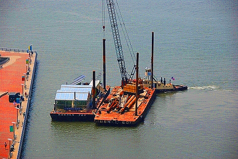 NY-Science_Barge-West_70th_Street_Pier-Summer-2008-02.JPG
